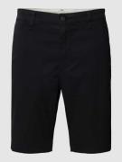 Levi's® Chino-Shorts mit französischen Eingrifftaschen in Black, Größe...