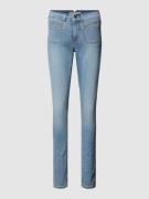 Levi's® 300 Skinny Fit Jeans mit Knopfverschluss in Blau, Größe 26/28
