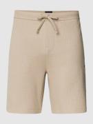 BOSS Regular Fit Shorts mit Label-Stitching in Beige, Größe S