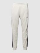 Nike Sweatpants mit Logo-Stitching in Beige, Größe XS