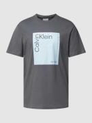 CK Calvin Klein T-Shirt mit Label-Print in Mittelgrau, Größe S