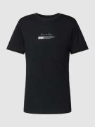 Mister Tee T-Shirt mit Motiv-Print auf der Rückseite Modell 'Become th...
