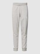 adidas Originals Sweatpants mit Logo-Stitching in Hellgrau Melange, Gr...