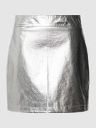 Gina Tricot Minirock in Leder-Optik in Silber, Größe XL