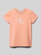 Calvin Klein Jeans Slim Fit T-Shirt mit Logo-Print in Apricot, Größe 1...