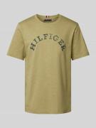 Tommy Hilfiger T-Shirt mit Label-Print in Oliv, Größe S