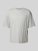 REVIEW Oversized T-Shirt mit überschnittenen Schultern in Hellgrau Mel...