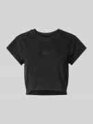 ADIDAS SPORTSWEAR Cropped T-Shirt mit Label-Stitching in Black, Größe ...