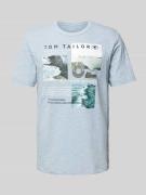Tom Tailor T-Shirt mit Motiv-Label-Print in Rauchblau, Größe M
