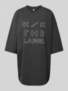 Karo Kauer Oversized T-Shirt mit Label-Print in Dunkelgrau, Größe S