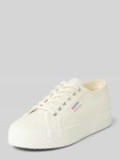 Superga Low Top Sneaker in unifarbenem Design mit Label-Detail in Beig...