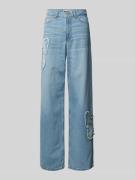 Review Wide Leg Jeans mit Motiv-Patches in Hellblau, Größe 26