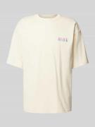REVIEW T-Shirt mit Label-Print und Rundhalsausschnitt in Ecru, Größe S