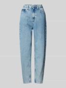Tommy Jeans Ultra High Tapered Mom Fit Jeans mit Label-Stitching in He...