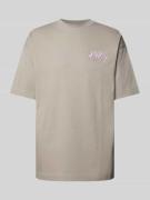 Multiply Apparel Oversized T-Shirt mit Label-Print in Beige, Größe S