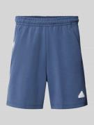 ADIDAS SPORTSWEAR Regular Fit Sweatshorts mit Label-Patch in Dunkelbla...