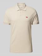 Levi's® Poloshirt mit Label-Patch in Beige, Größe XXL