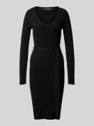 Vero Moda Slim Fit Strickkleid mit Bindegürtel in Ripp-Optik Modell 'S...