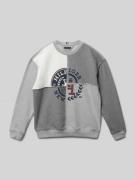 Tommy Hilfiger Teens Sweatshirt mit Label-Stitching in Mittelgrau Mela...