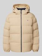 Tommy Jeans Regular Fit Daunenjacke mit Federanteil in Beige, Größe L