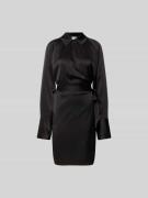 Filippa K Knielanges Kleid mit Taillengürtel in Black, Größe L