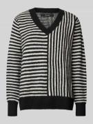 Vero Moda Comfort Fit Strickpullover mit Cross-Stripe-Muster Modell 'U...