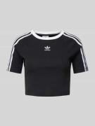 adidas Originals Cropped T-Shirt mit Label-Print in Black, Größe L