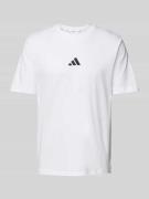 ADIDAS SPORTSWEAR T-Shirt mit Label-Stitching in Weiss, Größe L