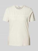 Tommy Hilfiger T-Shirt mit Label-Print in Ecru, Größe M