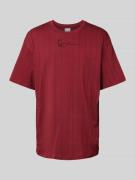 KARL KANI T-Shirt mit Label-Stitching in Bordeaux, Größe M