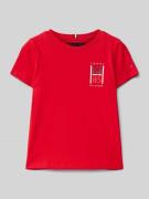 Tommy Hilfiger Kids T-Shirt mit Label-Print in Rot, Größe 104