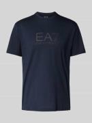 EA7 Emporio Armani T-Shirt mit Label-Print in Dunkelblau, Größe L