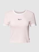 Levi's® T-Shirt mit Motiv-Patch in Rosa, Größe L