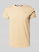 Tommy Jeans Slim Fit T-Shirt mit Logo-Stitching in Beige, Größe XXL