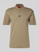 HUGO Regular Fit Poloshirt mit Label-Badge Modell 'Deabono' in Hellbra...