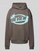 Review Hoodie mit Label-Print in Dunkelgrau, Größe L