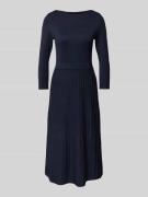 s.Oliver BLACK LABEL Tailliertes Strickkleid aus Viskose-Mix mit Pliss...