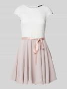 Swing Cocktailkleid mit Spitzenbesatz in Altrosa, Größe 32