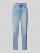 Tommy Jeans Tapered Mom Fit Jeans aus Baumwoll-Mix in Hellblau, Größe ...