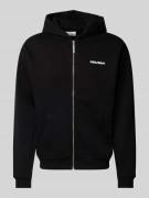 REVIEW Sweatjacke mit Label-Print in Black, Größe S