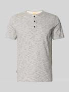 camel active T-Shirt mit Brusttasche Modell 'Henley' in Offwhite, Größ...