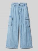 Blue Effect Flared Jeans mit aufgesetzten Pattentaschen in Hellblau, G...