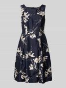 Christian Berg Cocktail Knielanges Cocktailkleid mit Rundhalsausschnit...