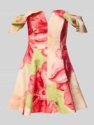 Forever New Leinencocktailkleid mit V-Ausschnitt Modell 'ZAHLI' in Hel...