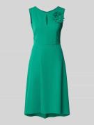 Vera Mont Knielanges Cocktailkleid mit Applikation in Gruen, Größe 36