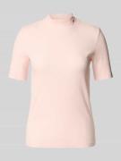 Scotch & Soda T-Shirt in Ripp-Optik mit Stehkragen und Label-Stitching...