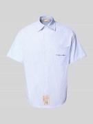 ANOTHER COTTON LAB Oversized Freizeithemd mit Brusttasche in Hellblau,...