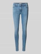 Levi's® Skinny Fit Jeans Modell '710™' in Hellblau, Größe 25/30
