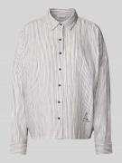 Mustang Oversized Hemdbluse mit Motiv-Stitching Modell 'Ruby' in Hellb...