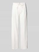 Brax Wide Fit Jeans mit Bindegürtel Modell 'MORGAN' in Offwhite, Größe...